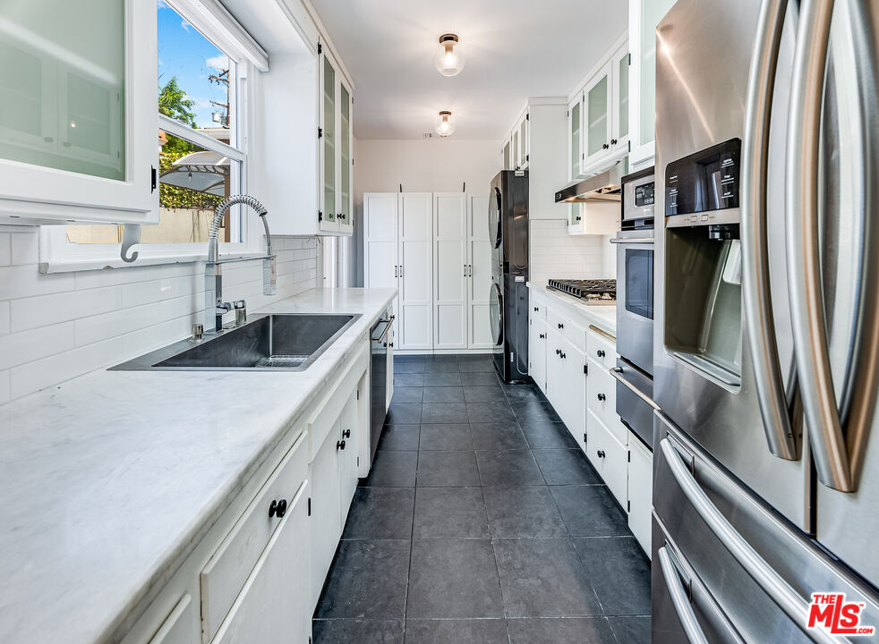 544 Huntley Dr