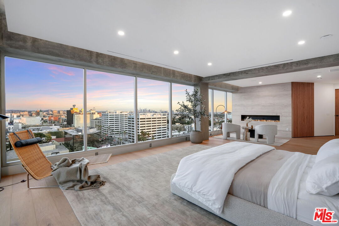 7135 Hollywood Blvd Unit: PHE