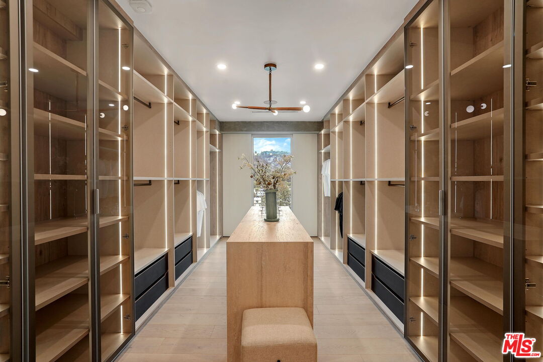 7135 Hollywood Blvd Unit: PHE