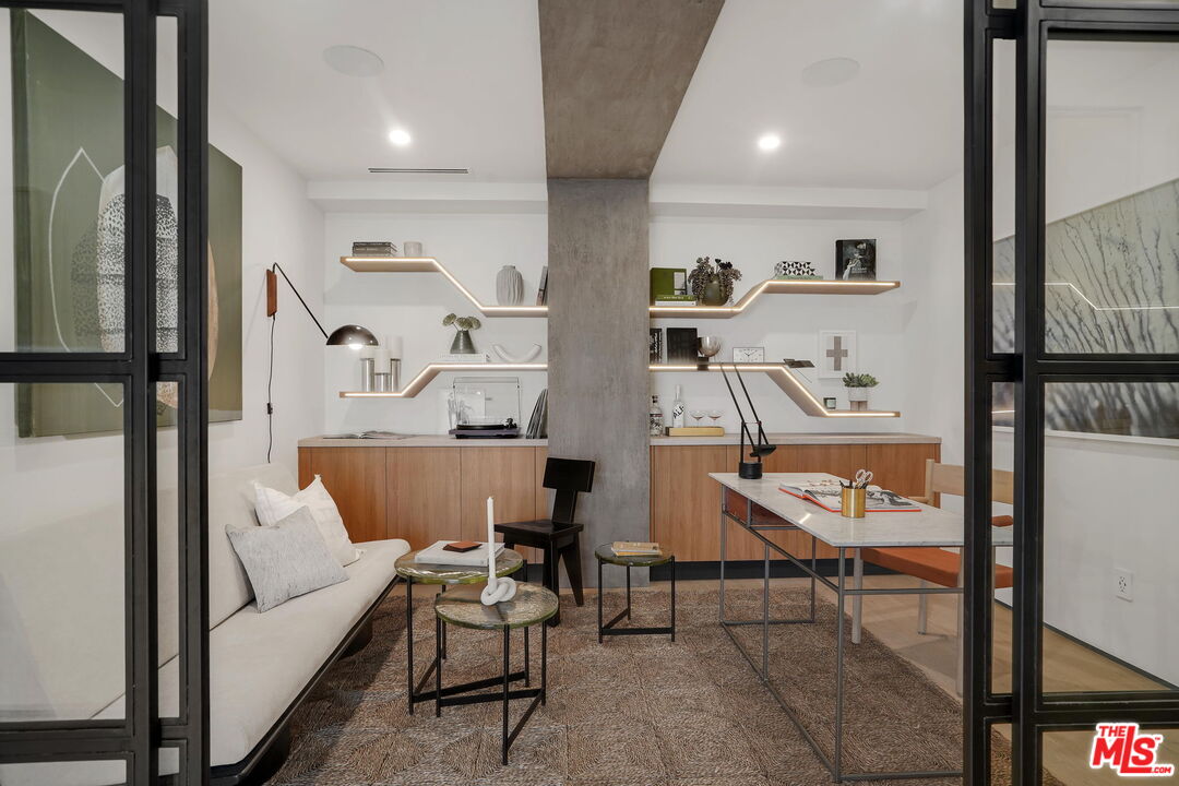 7135 Hollywood Blvd Unit: PHE