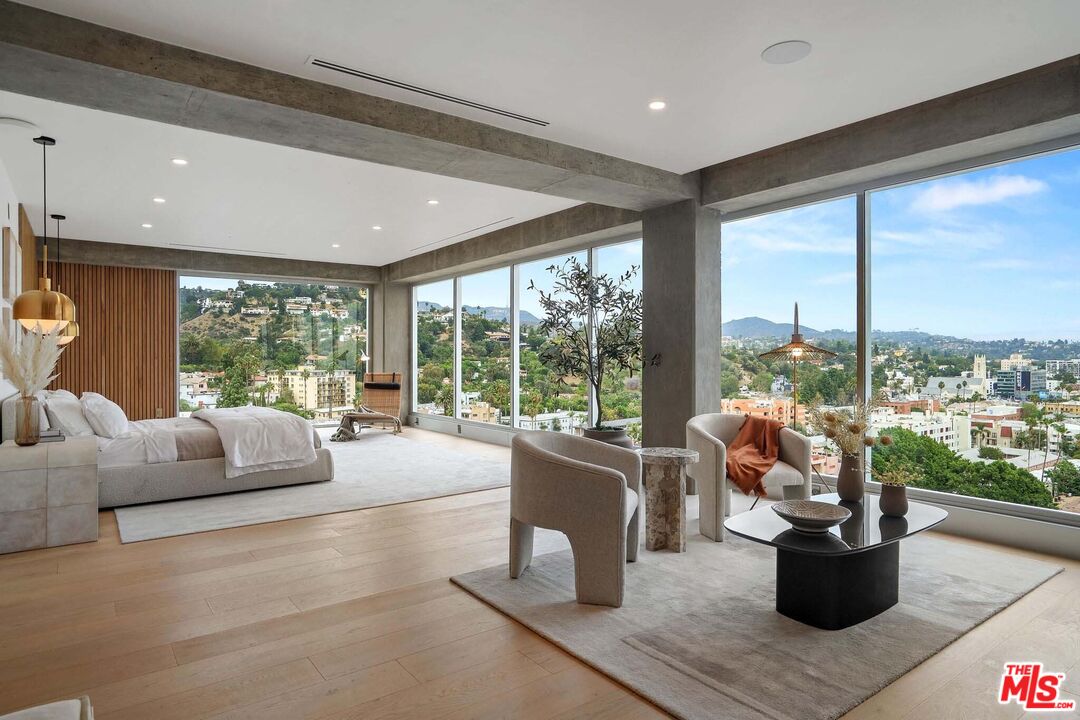 7135 Hollywood Blvd Unit: PHE