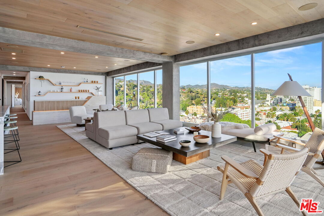 7135 Hollywood Blvd Unit: PHE