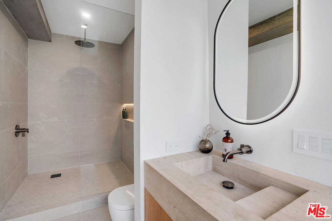 7135 Hollywood Blvd Unit: PHE