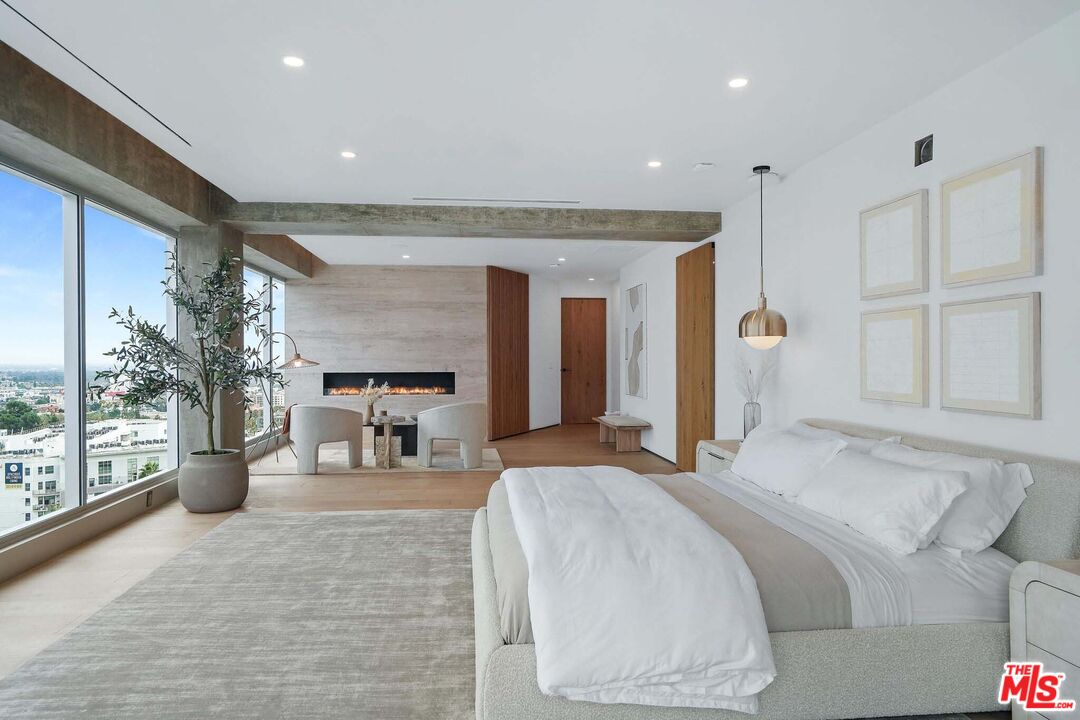 7135 Hollywood Blvd Unit: PHE