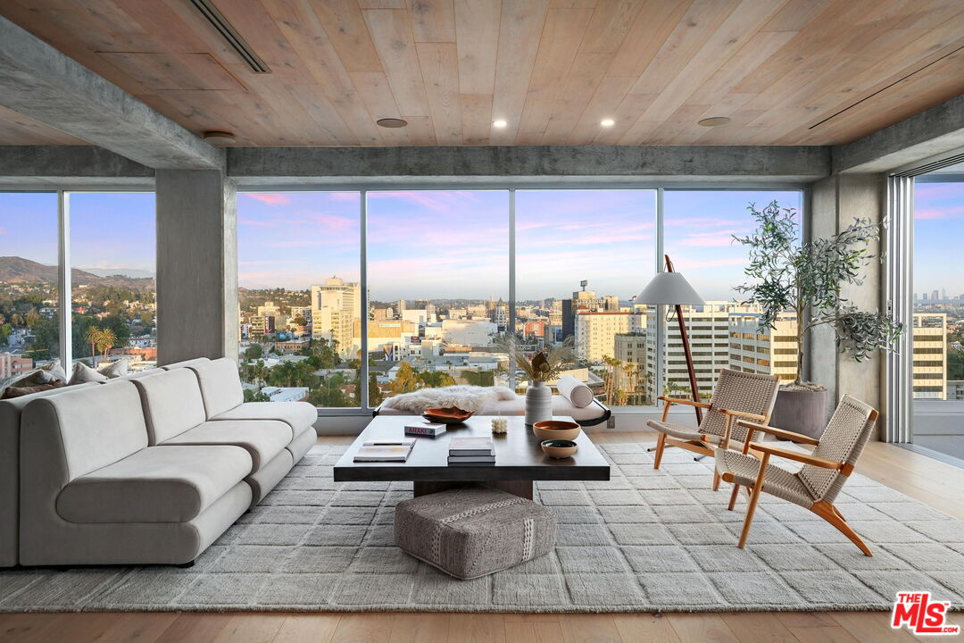 7135 Hollywood Blvd Unit: PHE