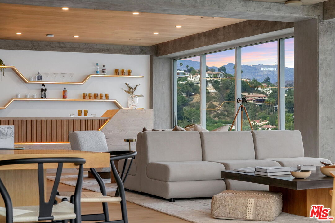 7135 Hollywood Blvd Unit: PHE