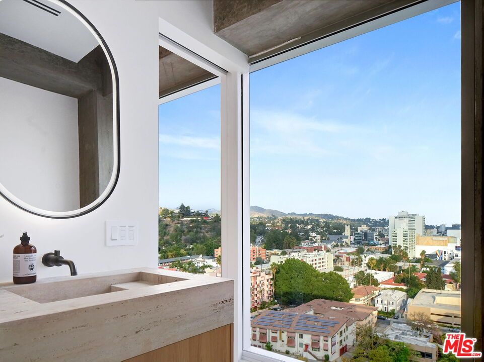 7135 Hollywood Blvd Unit: PHE