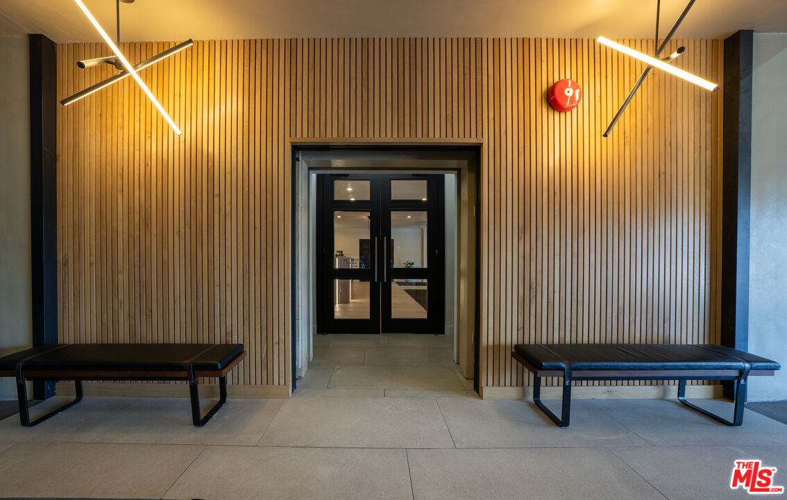 7135 Hollywood Blvd Unit: PHE