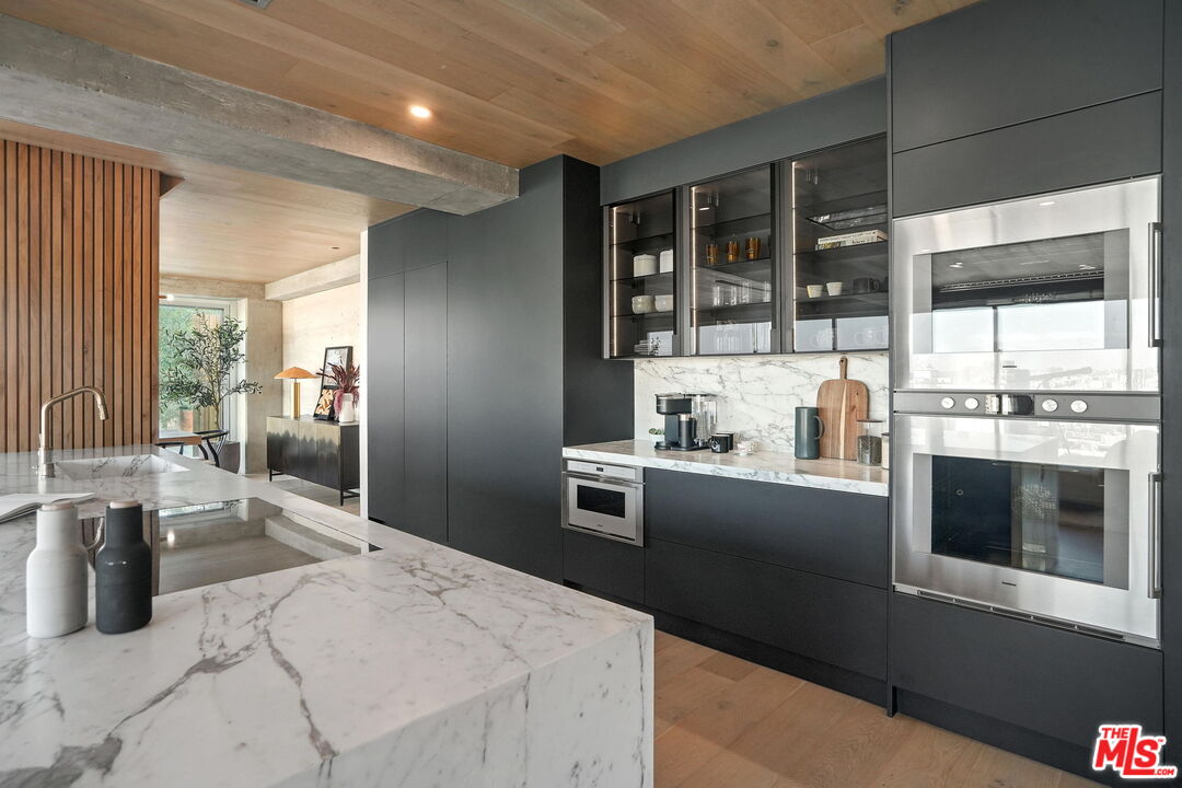 7135 Hollywood Blvd Unit: PHE