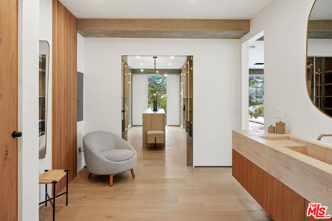 7135 Hollywood Blvd Unit: PHE