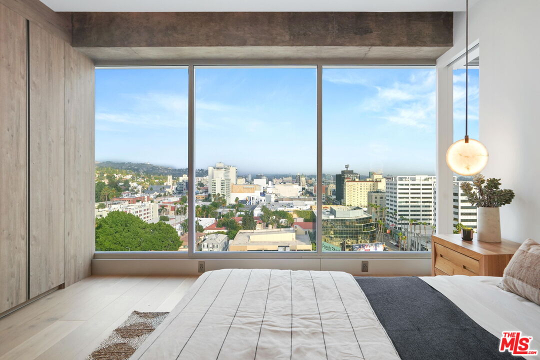 7135 Hollywood Blvd Unit: PHE