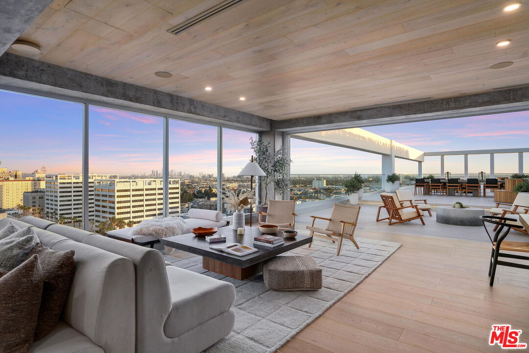 7135 Hollywood Blvd Unit: PHE
