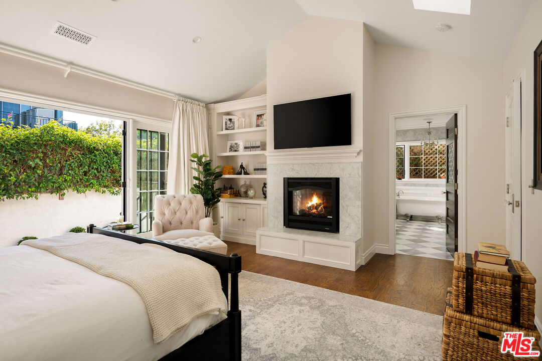 8906 Ashcroft Ave