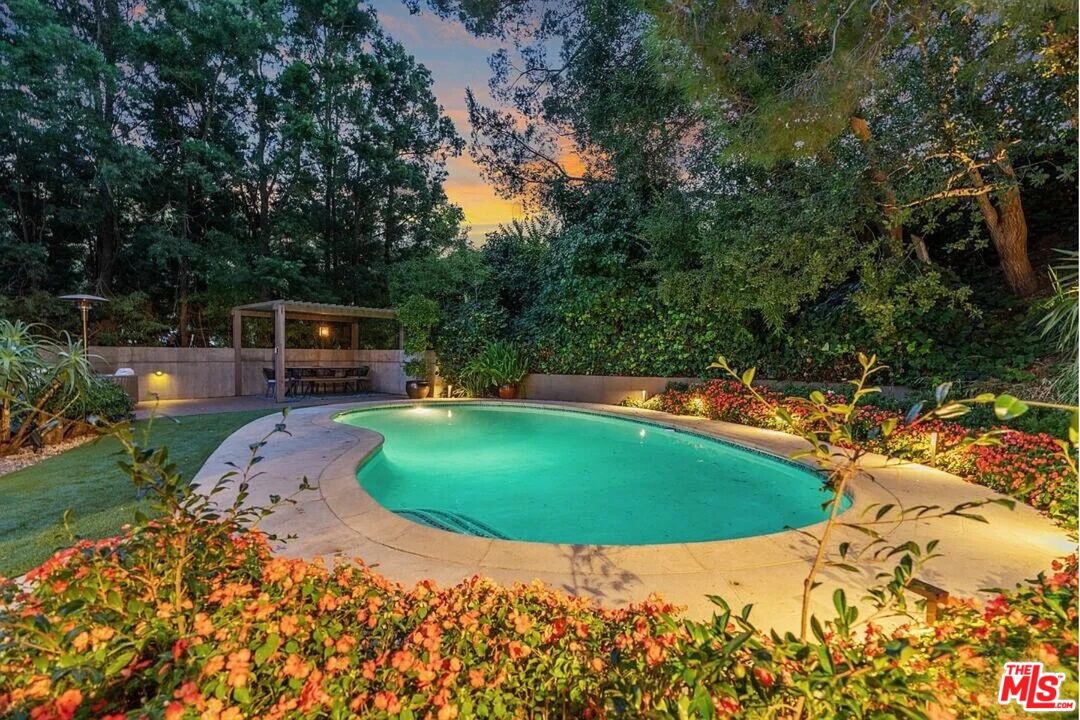 8581 Appian Way