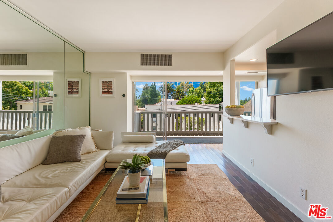 999 N Doheny Dr Unit: 211