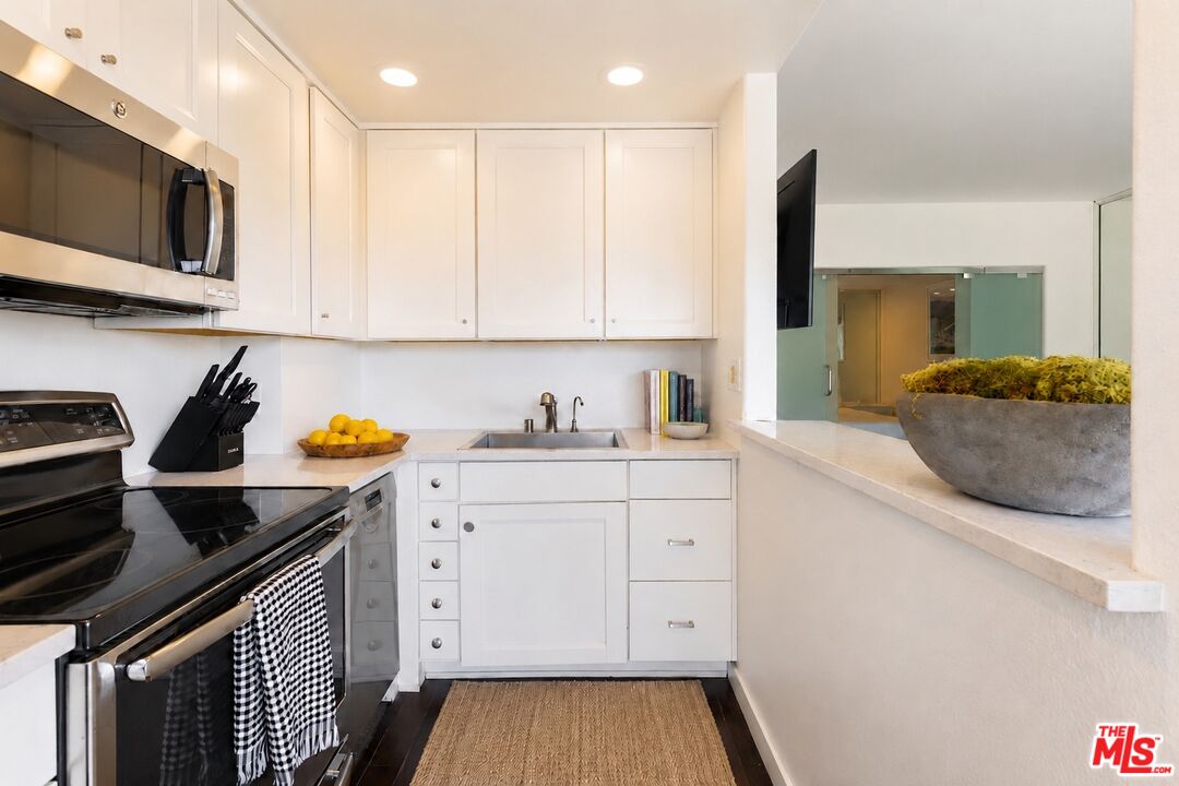 999 N Doheny Dr Unit: 211