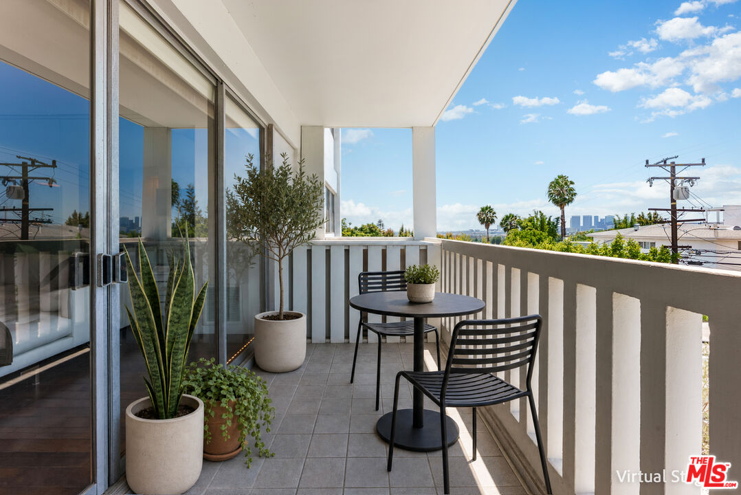 999 N Doheny Dr Unit: 211