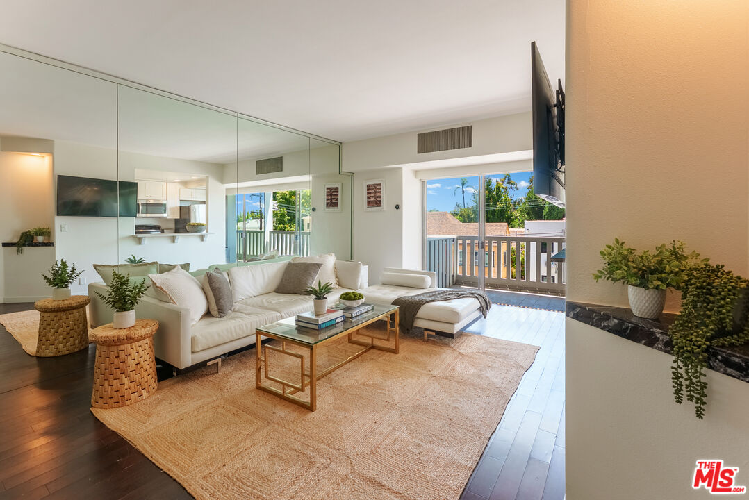 999 N Doheny Dr Unit: 211