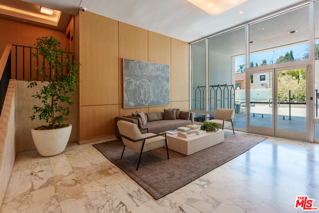 999 N Doheny Dr Unit: 211