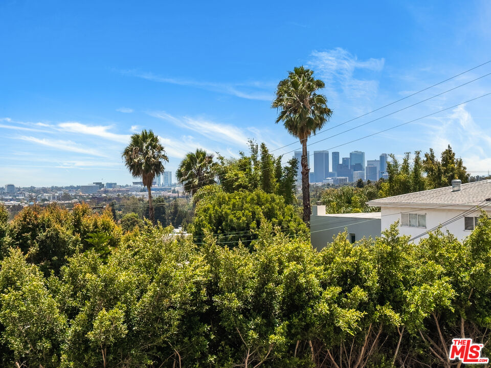 999 N Doheny Dr Unit: 211