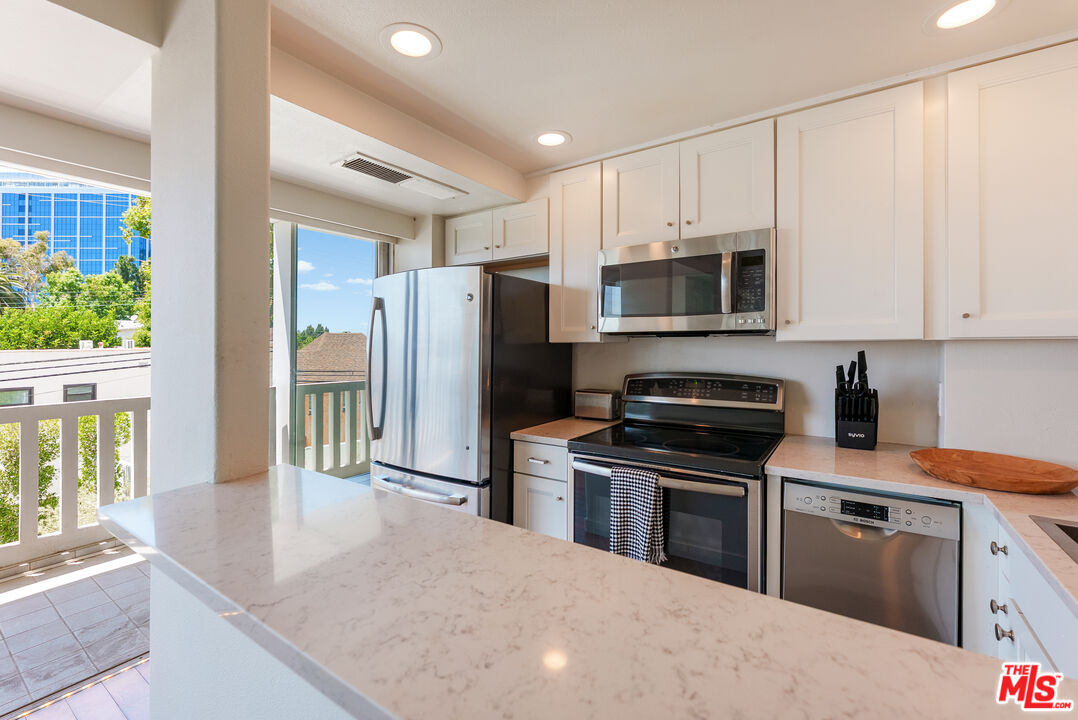 999 N Doheny Dr Unit: 211