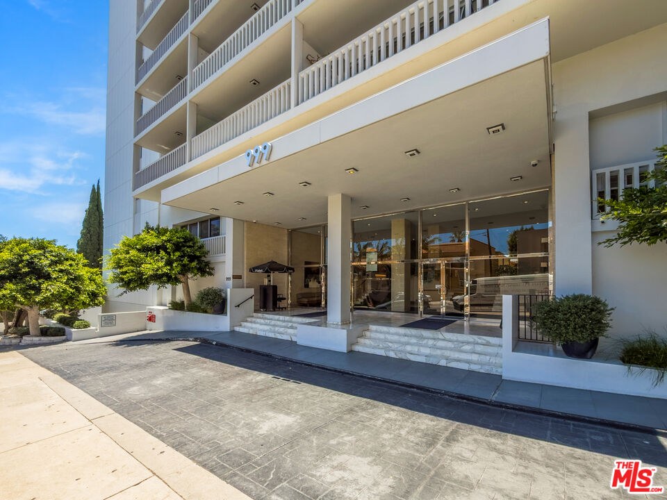 999 N Doheny Dr Unit: 211