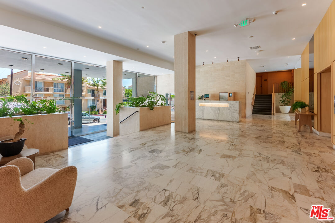 999 N Doheny Dr Unit: 211