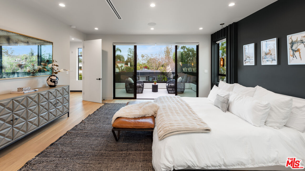 4329 Agnes Ave