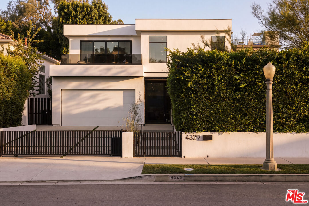4329 Agnes Ave Studio City CA