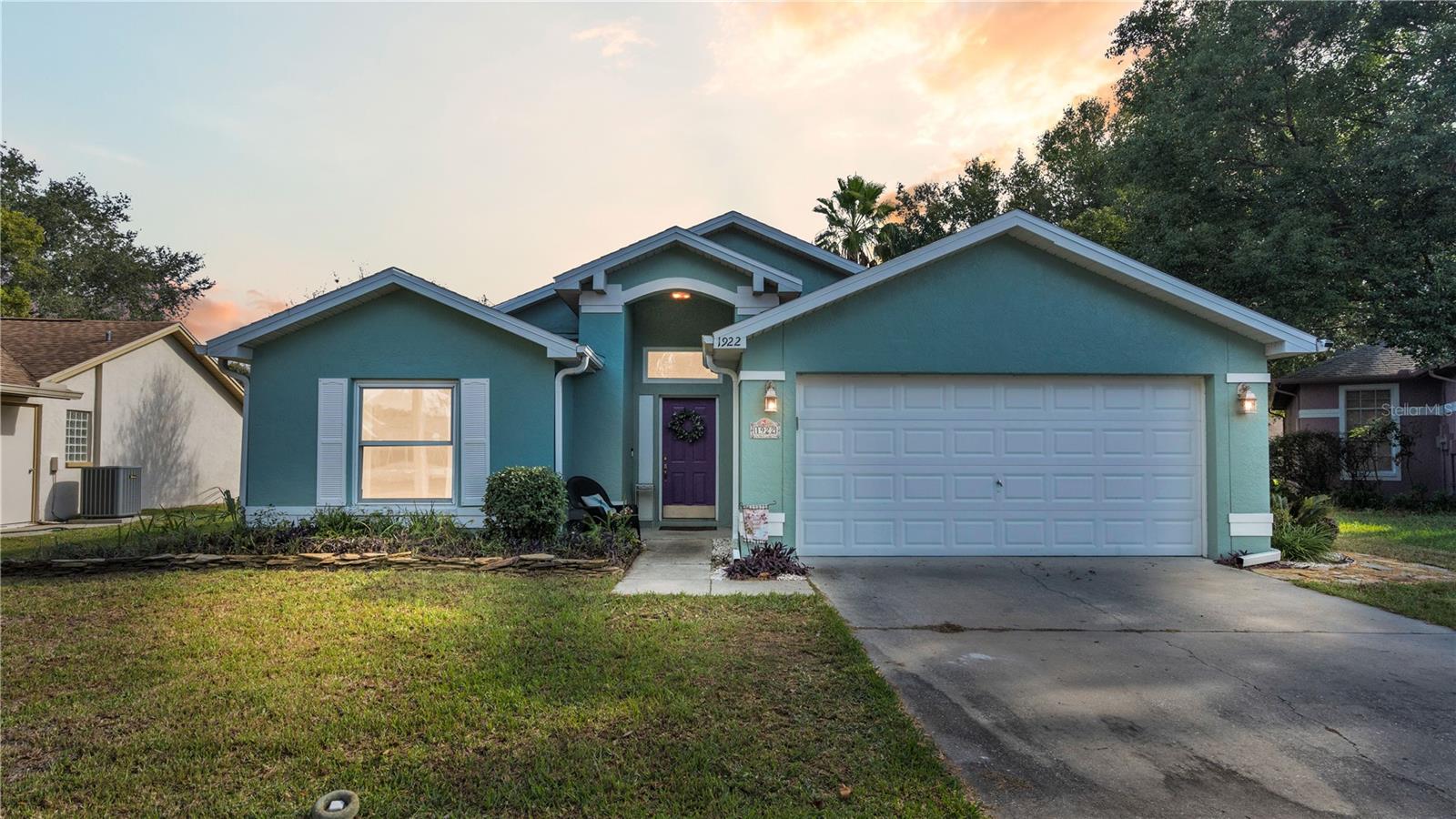 1922 TWISTING LN