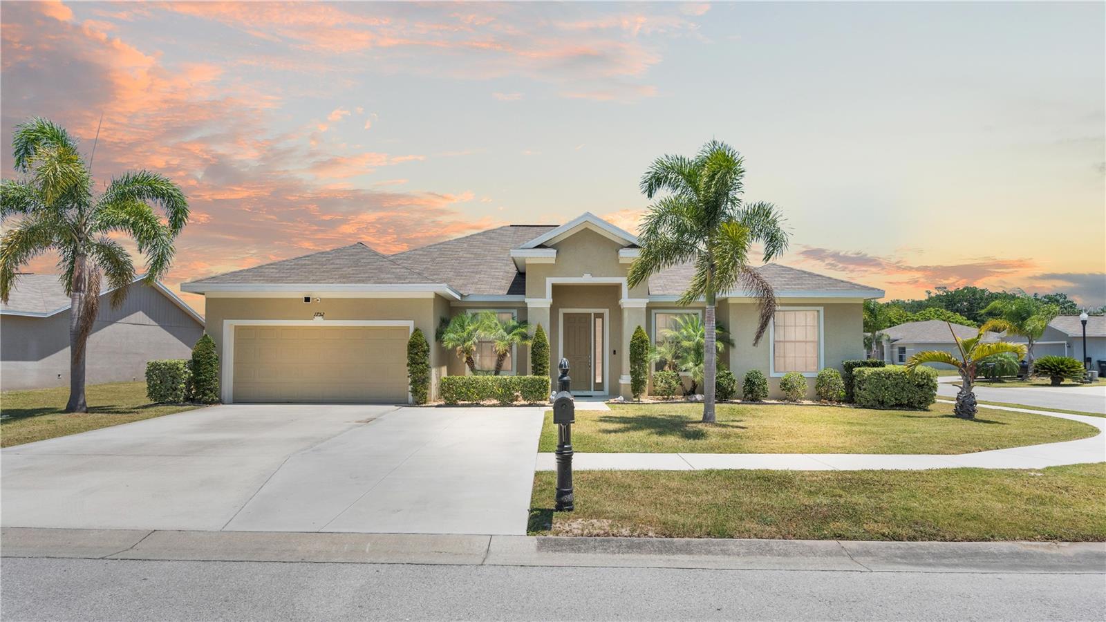 1752 WILLIAMSBURG DR
