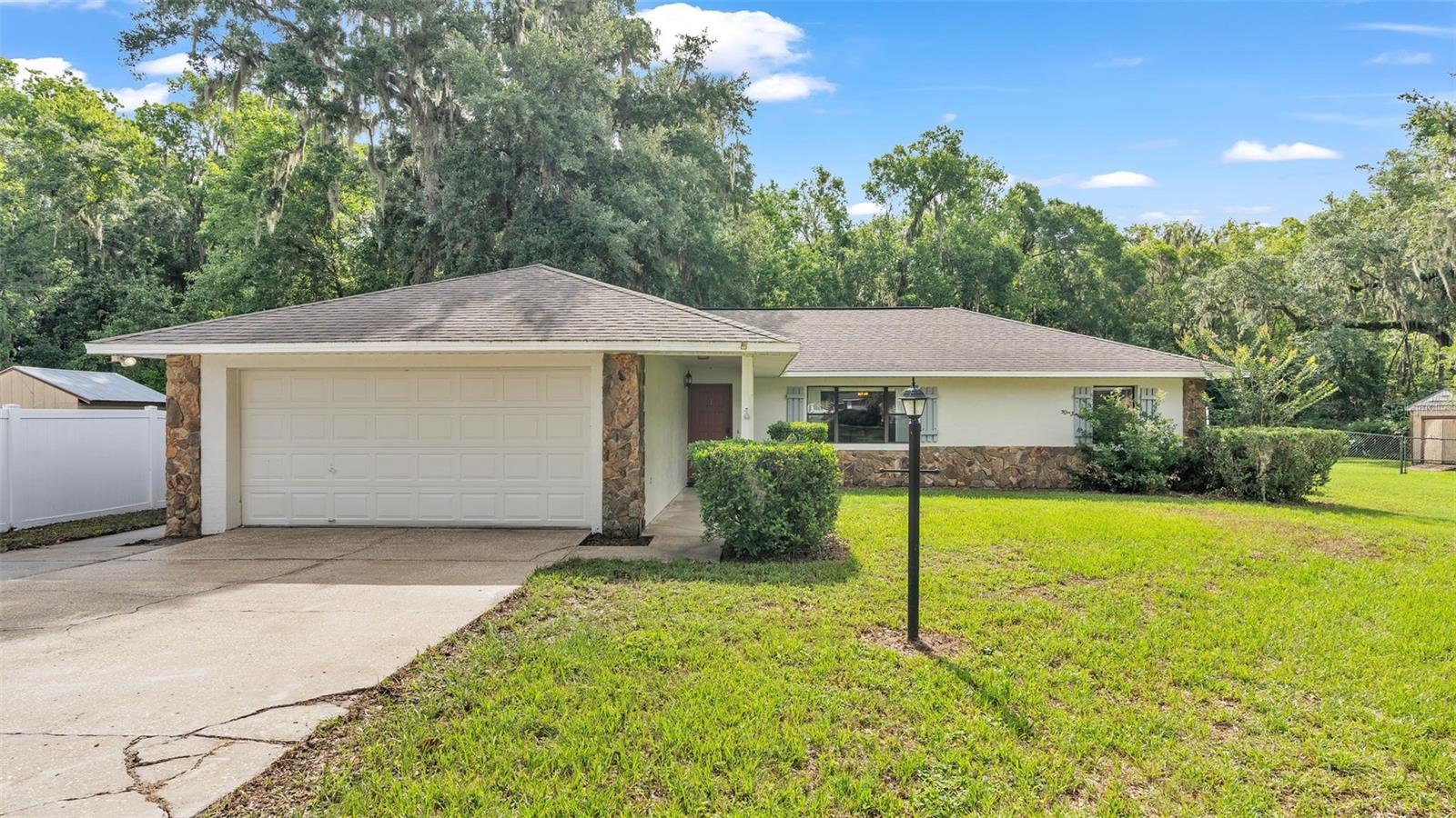1802 CREEKBEND DR