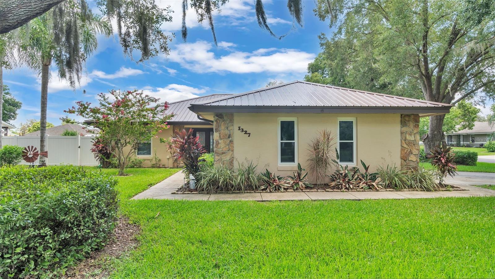1327 COVEY CIR N