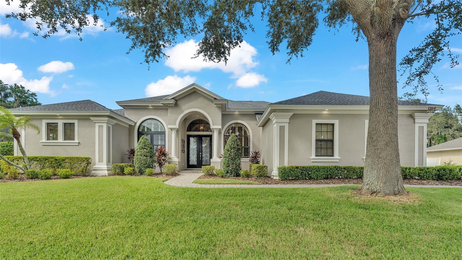 1364 CRESCENT WOODS LOOP