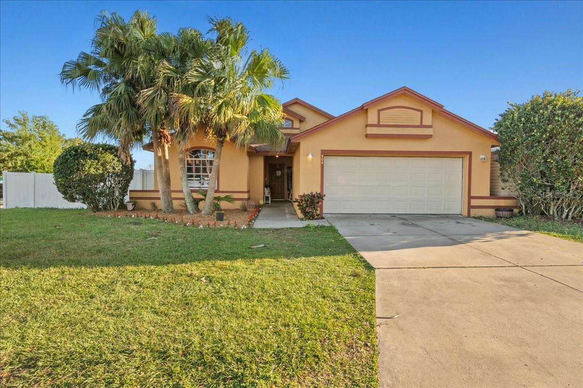 404 EMERALD COVE LOOP