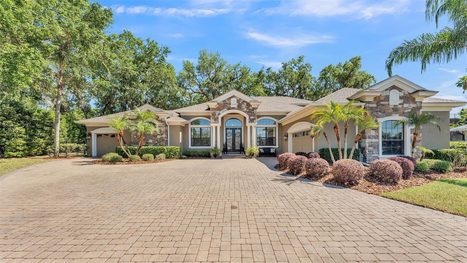 6774 CRESCENT WOODS CIR