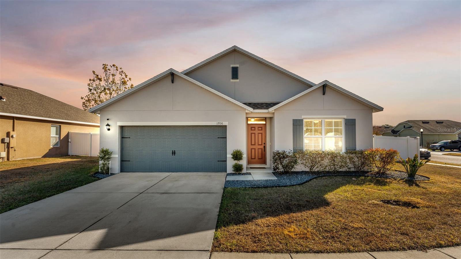 1706 LAUREL OAKS DR
