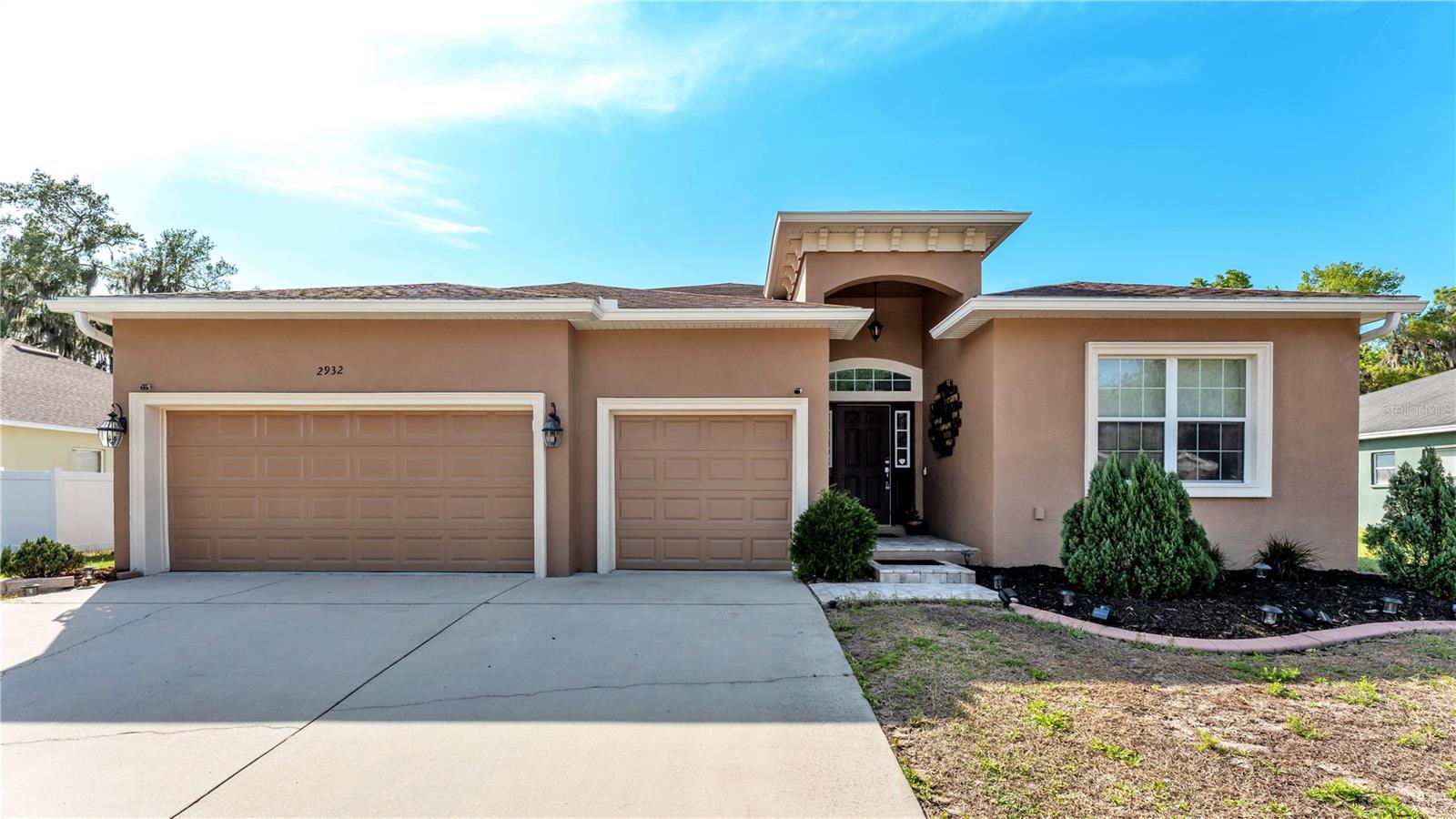 2932 BLACKWATER OAKS DR