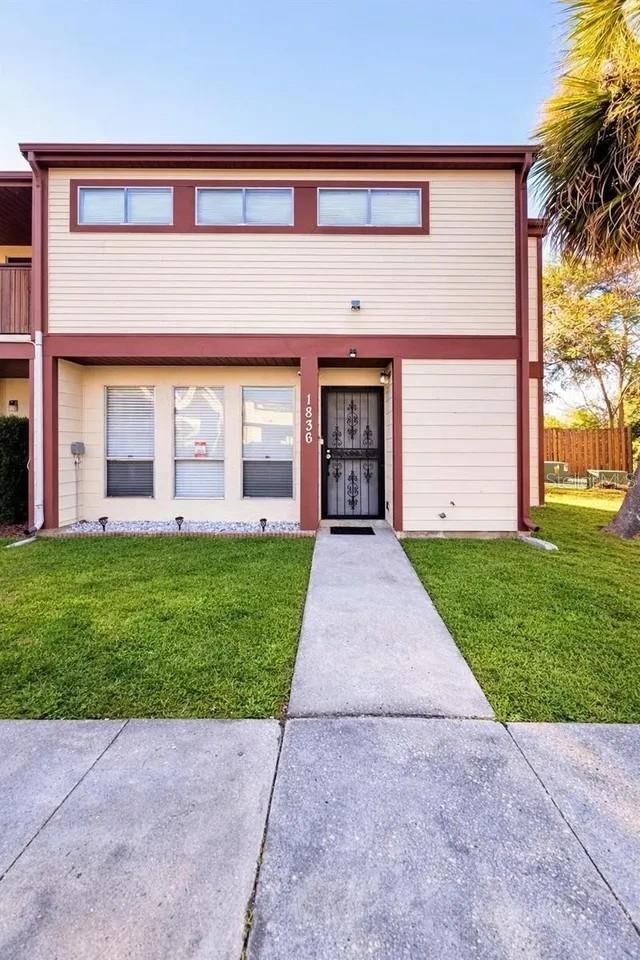 1836 WARRINGWOOD DR #B4