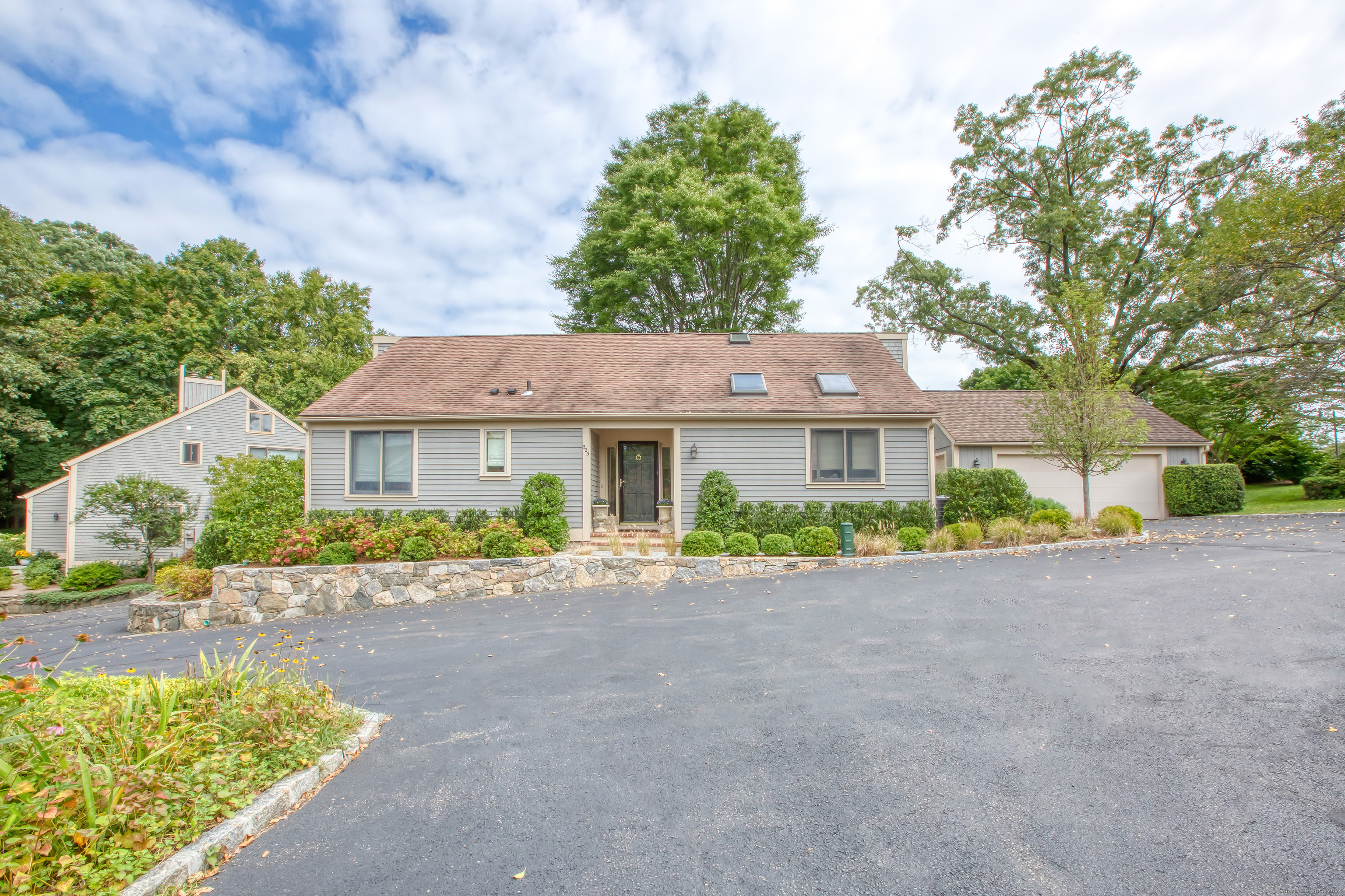 523 West Lyon Farm Drive 523