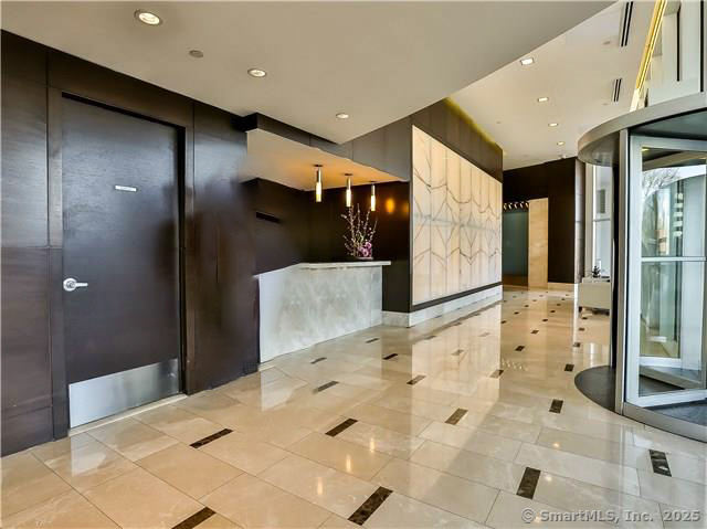 1 Broad Street 19E