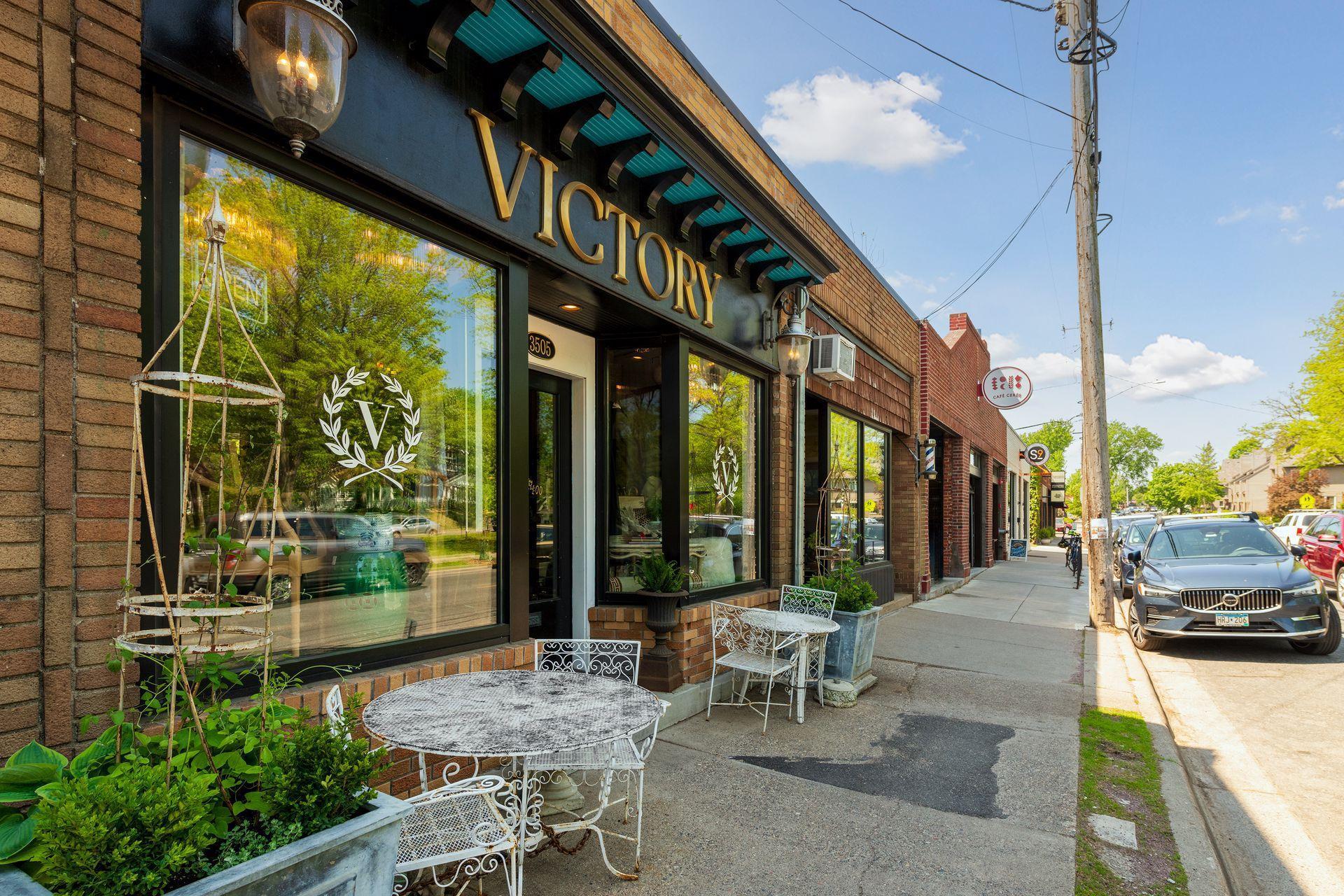 3006 W 44th Street Unit: 1