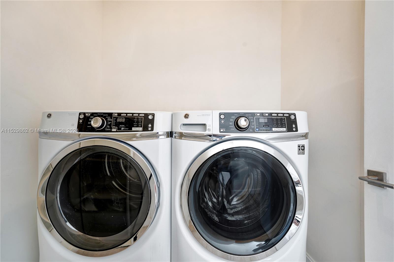 45 SW 9th St Unit: PH4806