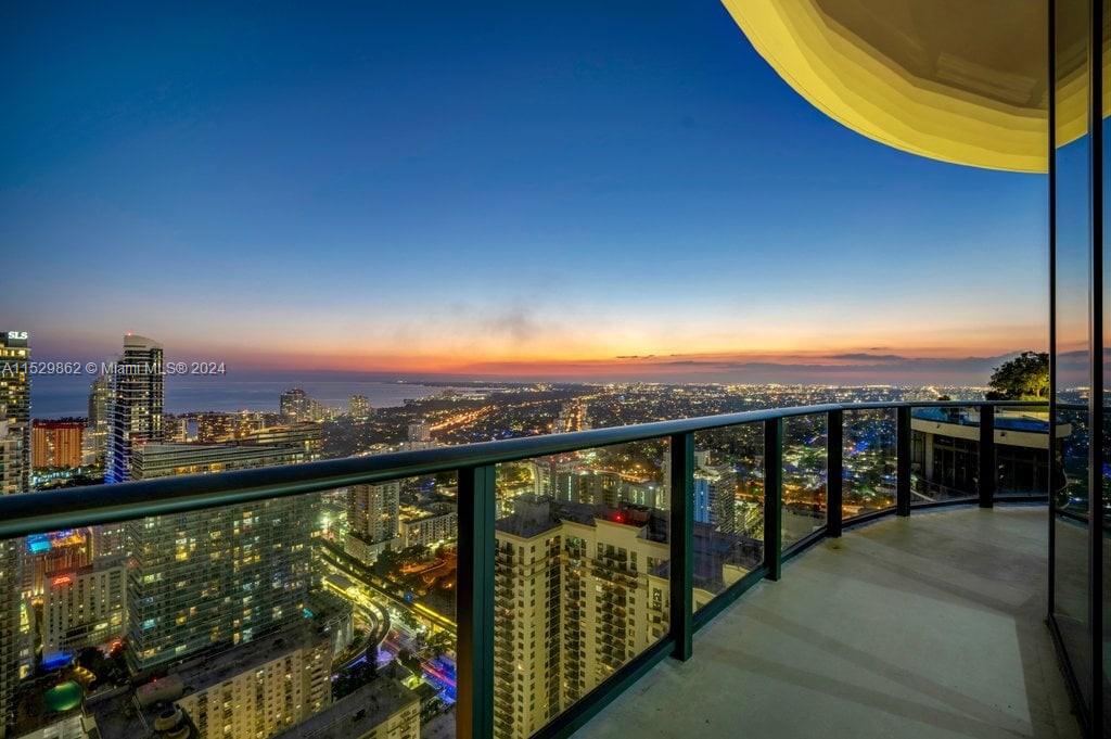 45 SW 9th St Unit: PH4806