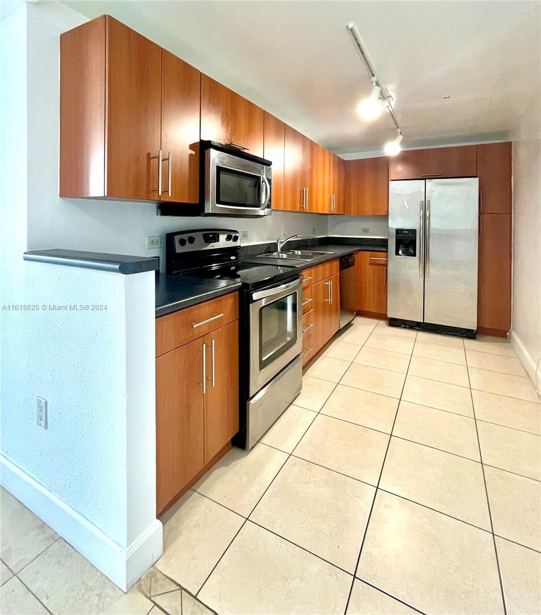 7501 E Treasure Dr # 7G