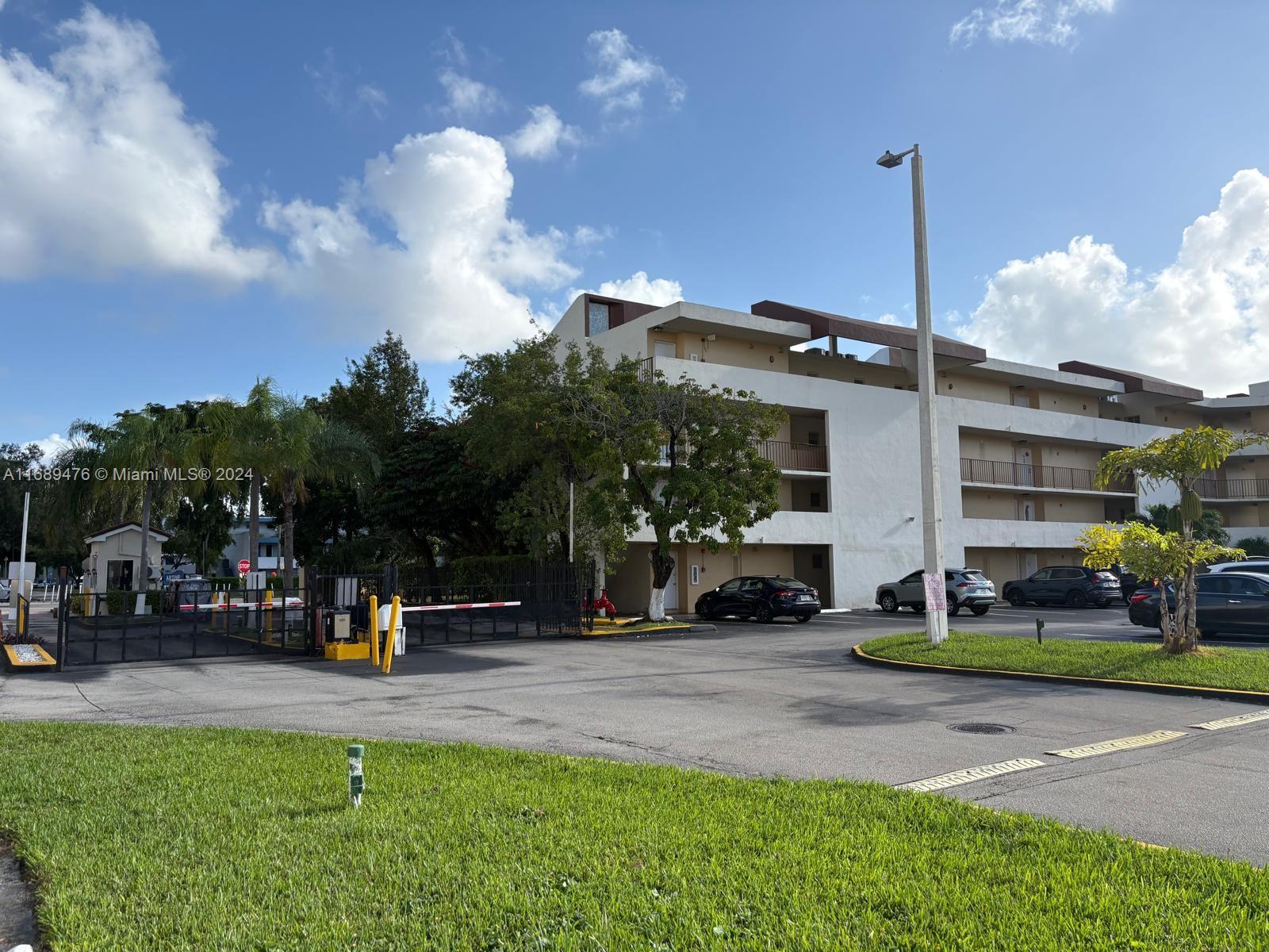 8860 Fontainebleau Blvd # 203