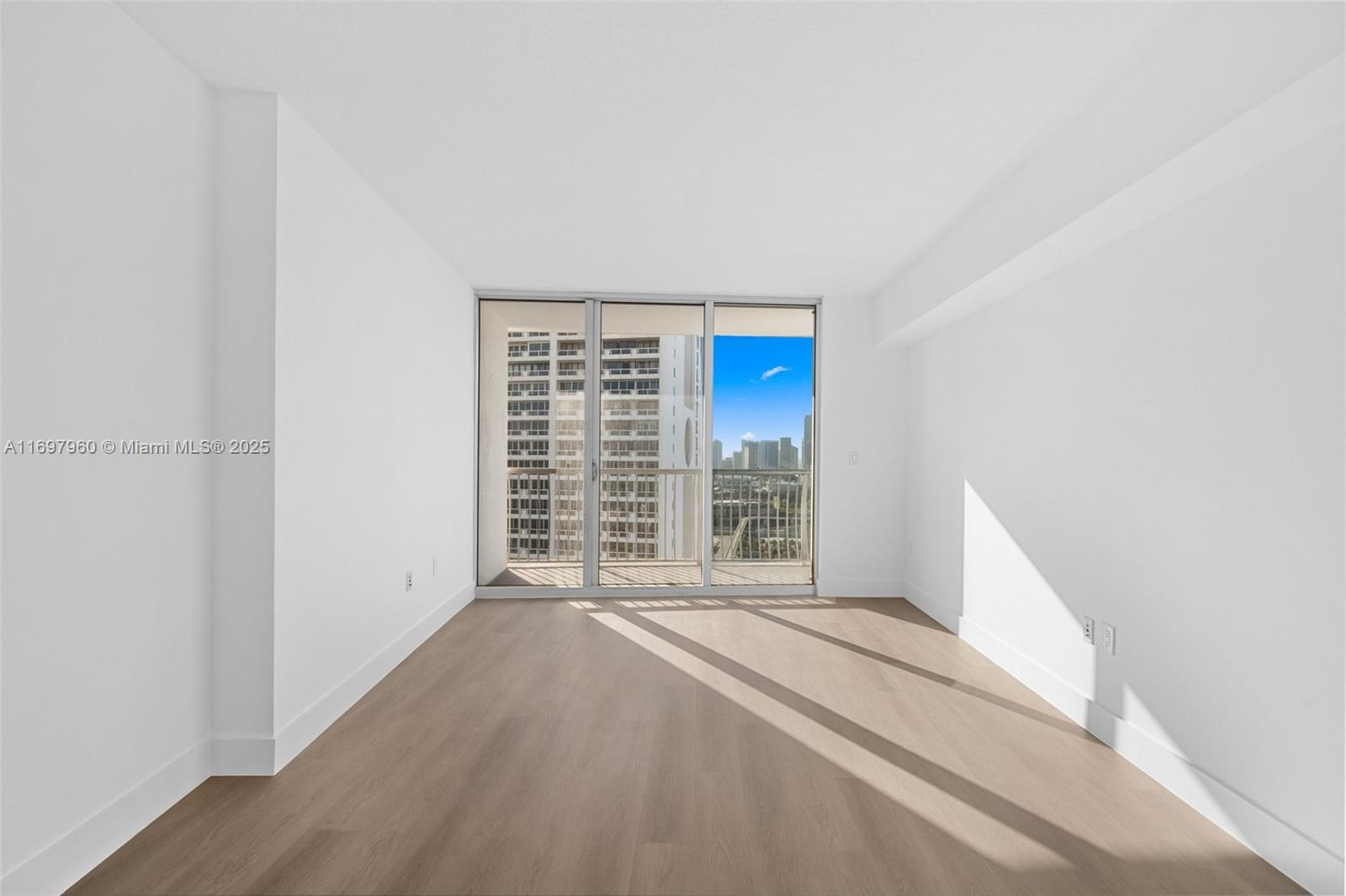 1750 N Bayshore Dr # 3006