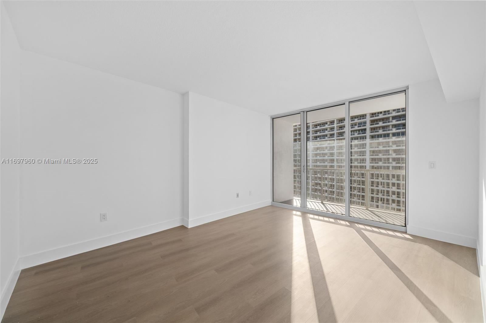 1750 N Bayshore Dr # 3006