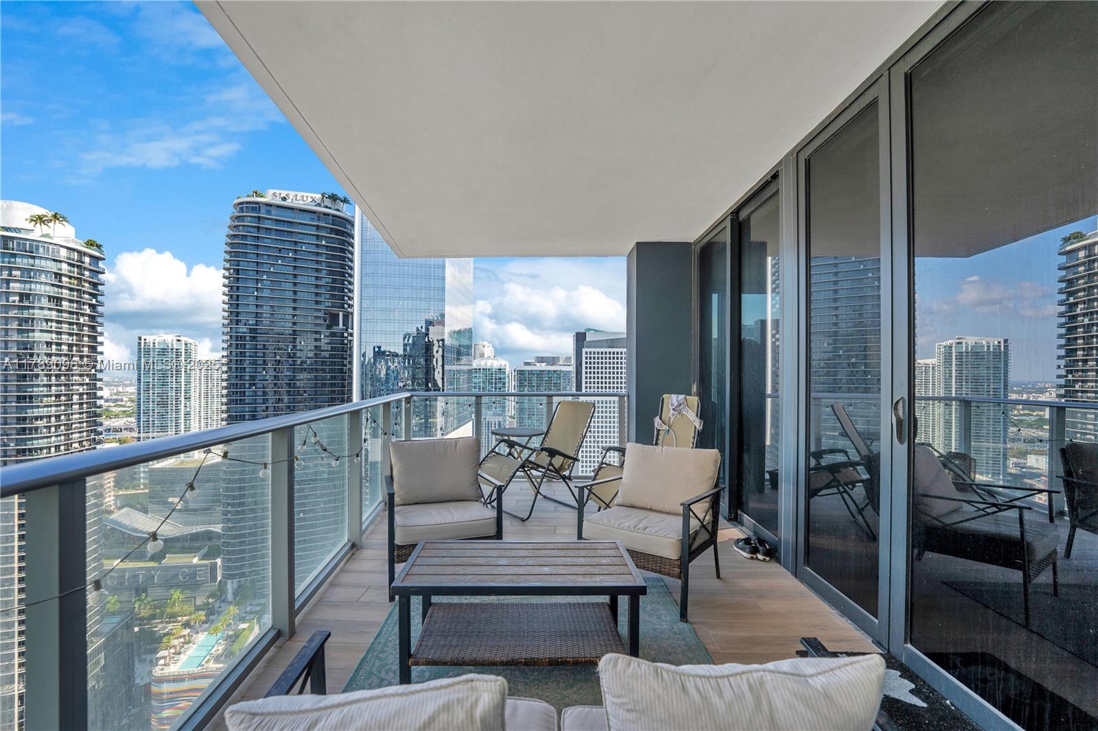 1010 Brickell Ave # 4111