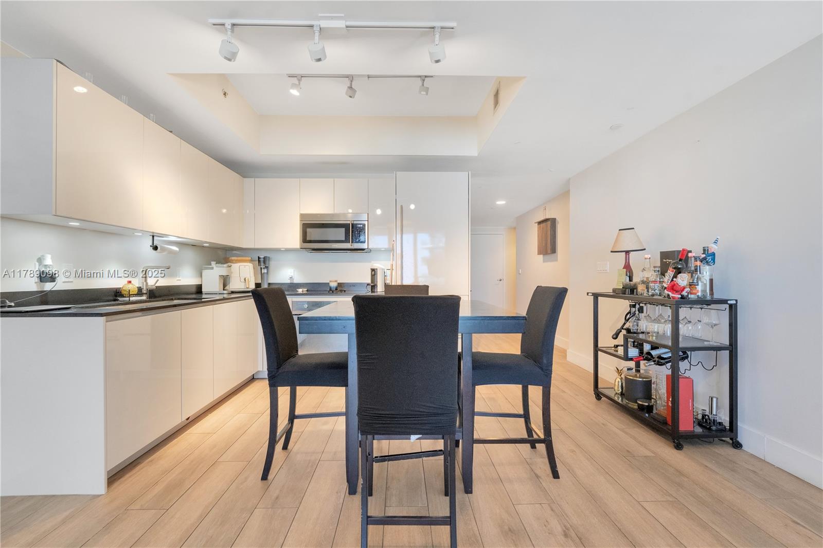 1010 Brickell Ave # 4111
